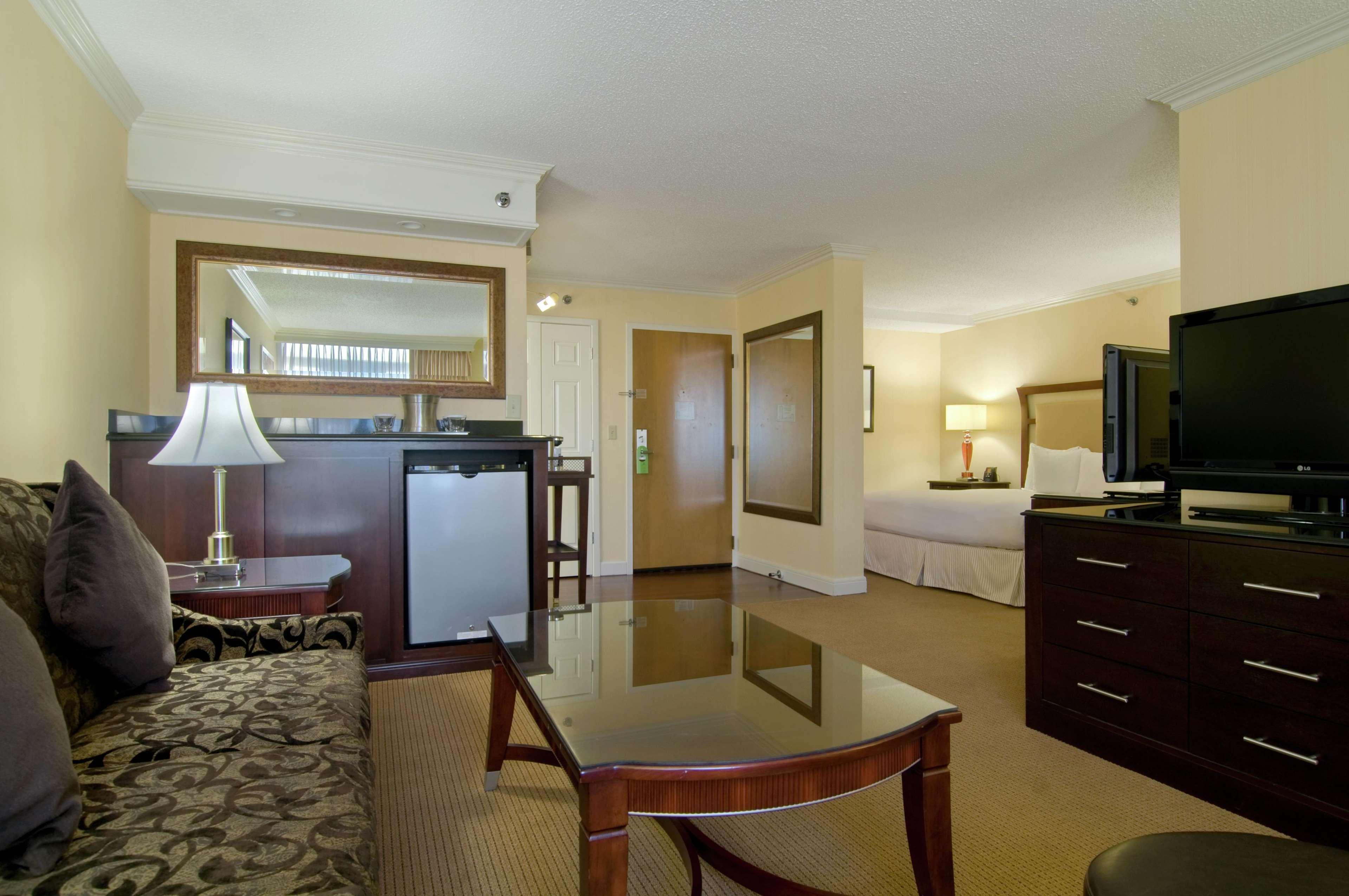 Hotel Hilton Raleigh North Hills Exterior foto