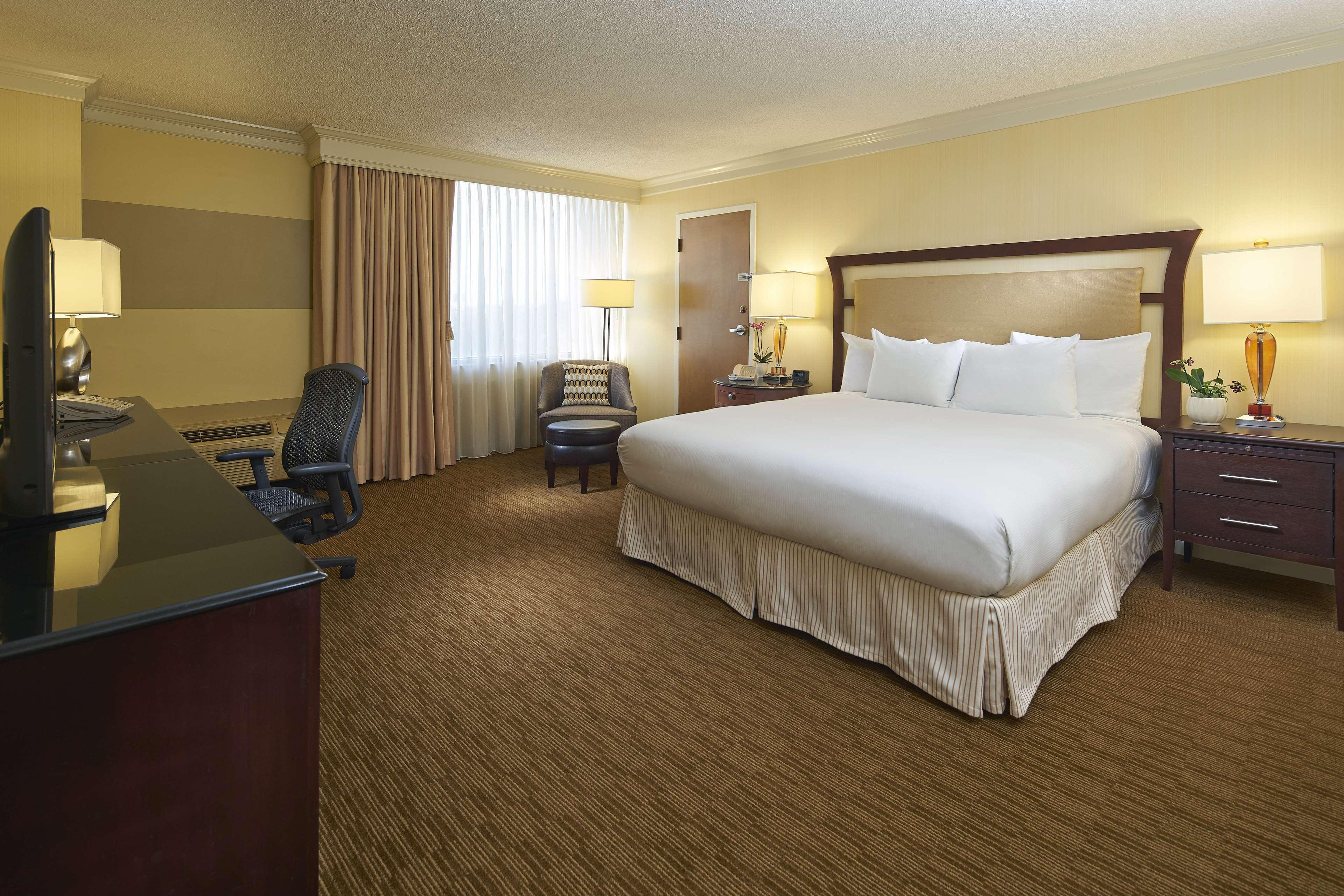 Hotel Hilton Raleigh North Hills Habitación foto