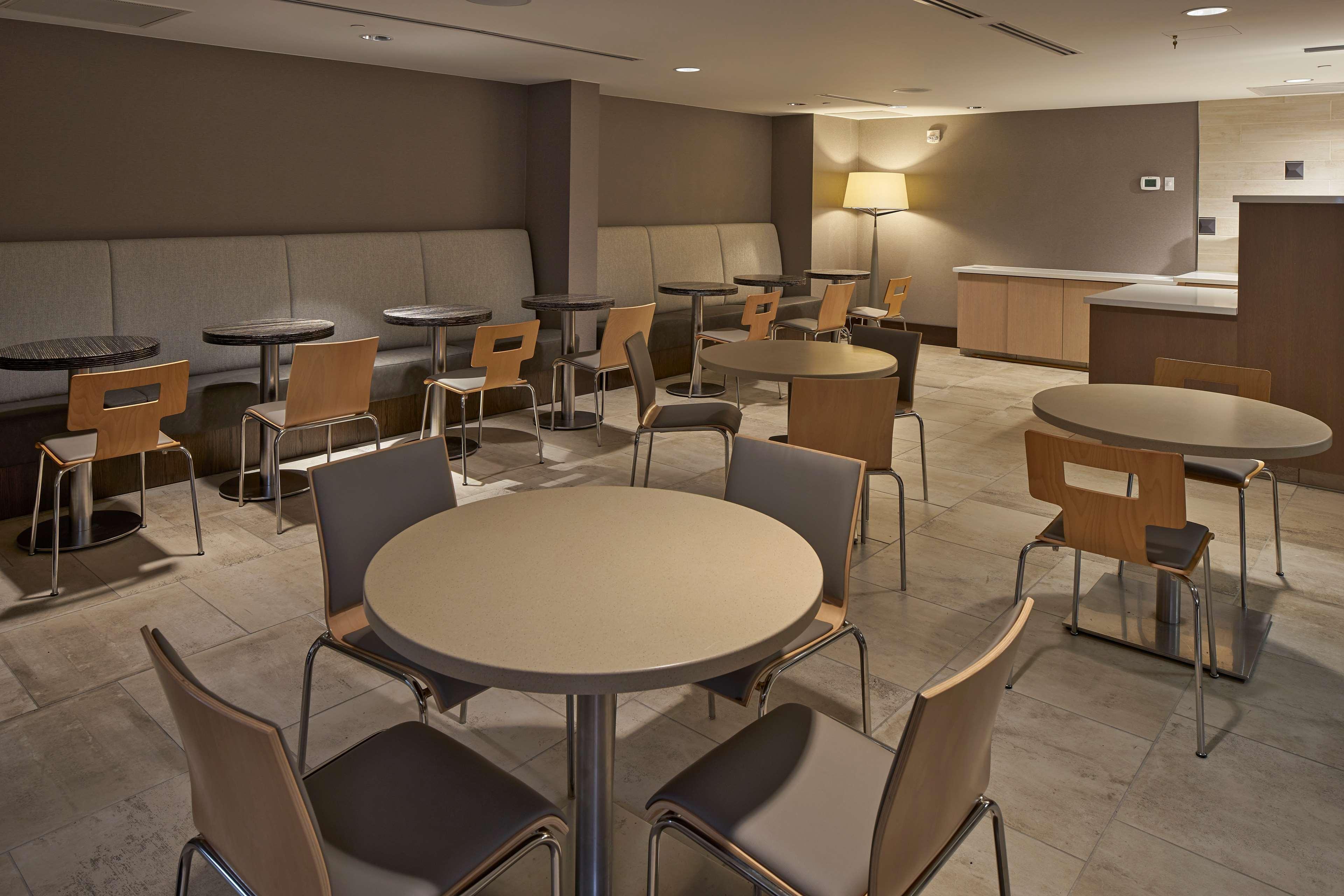 Hotel Hilton Raleigh North Hills Facilidades foto