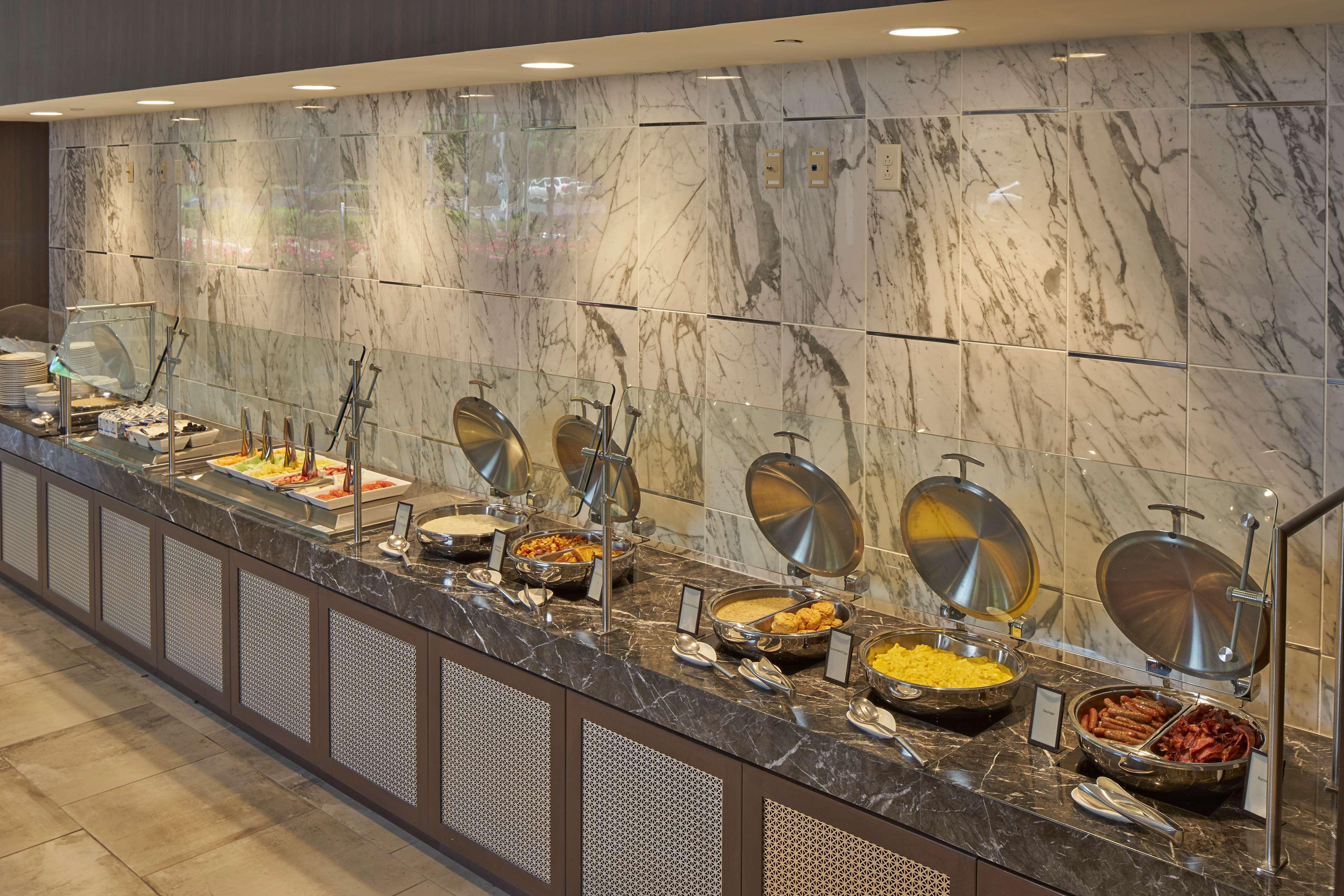 Hotel Hilton Raleigh North Hills Restaurante foto